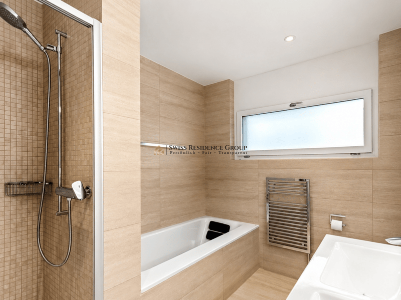 Modern property with views of the lake and mountains (17)
