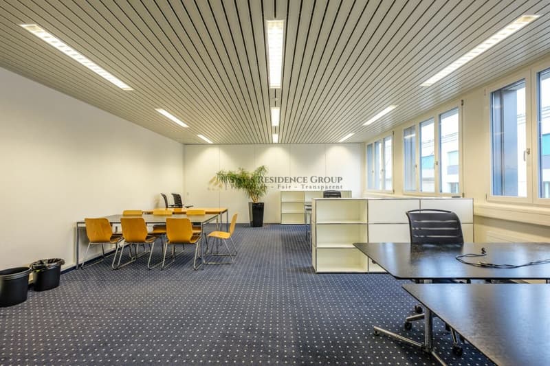 Espace de bureau et de formation représentatif directement à la gare de Würenlos (7)