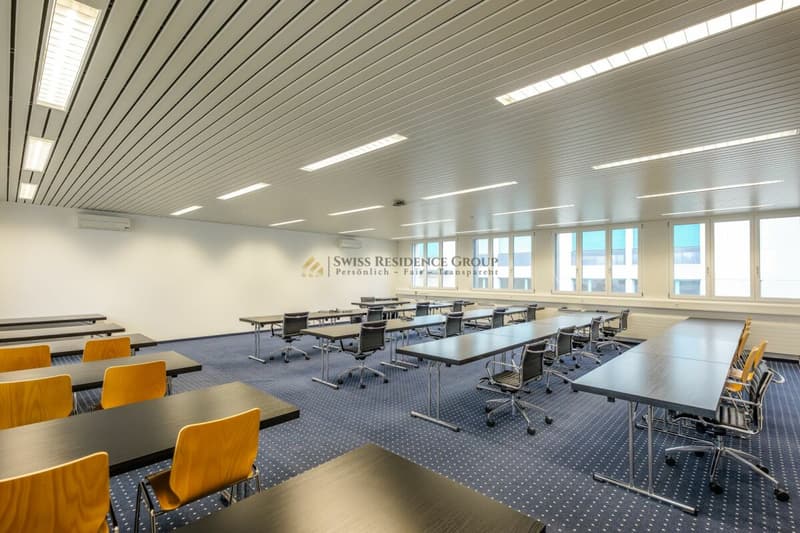 Espace de bureau et de formation représentatif directement à la gare de Würenlos (5)