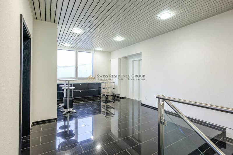 Espace de bureau et de formation représentatif directement à la gare de Würenlos (3)