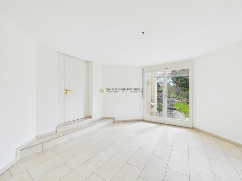 Single-family house with large plot and adjacent agricultural parcel (14)