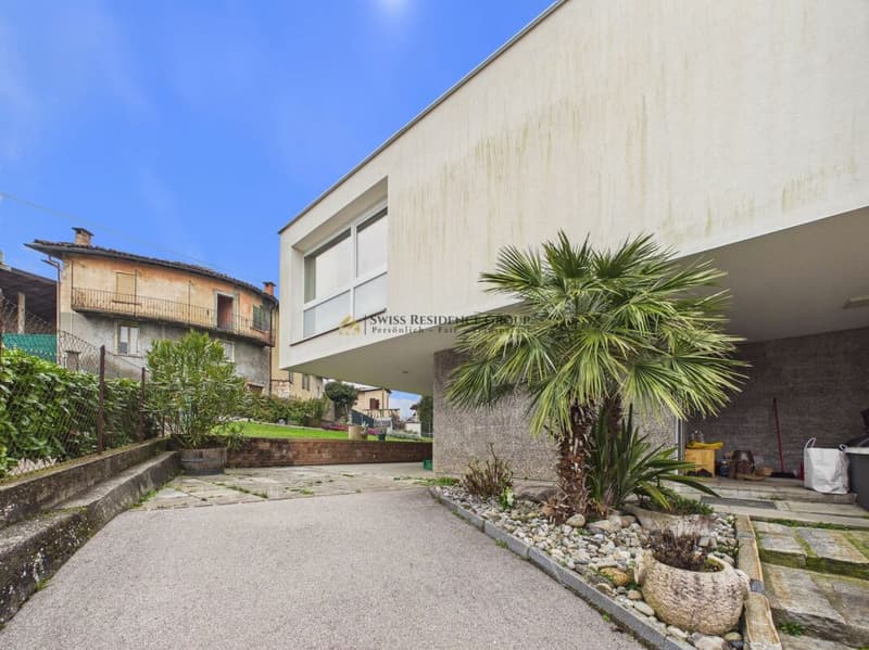 House with large spaces and rentable storage - great opportunity in Arzo (1)