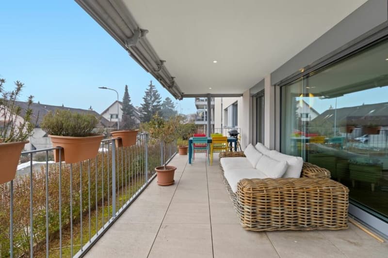 Modern property with views of the lake and mountains (8)
