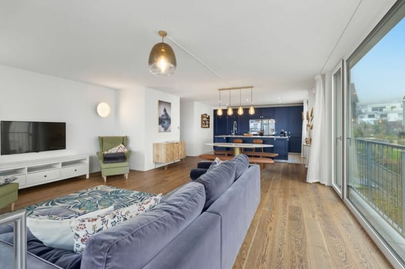 Modern property with views of the lake and mountains (5)