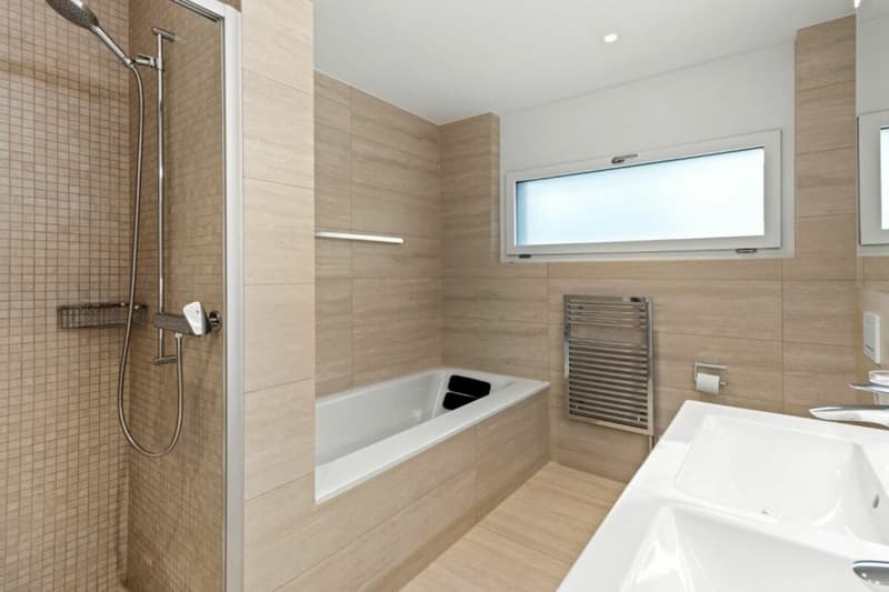 Modern property with views of the lake and mountains (18)