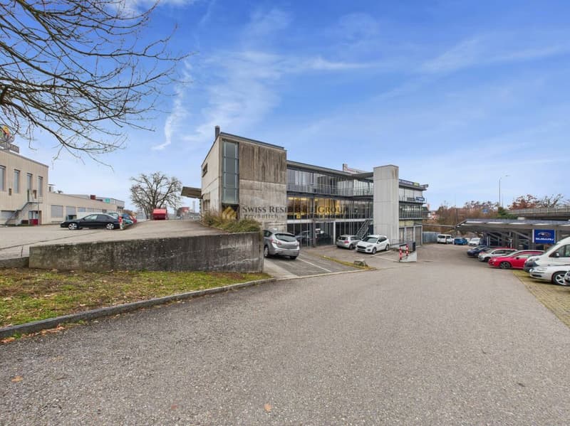 Lucrative commercial space for part or full rent (3)