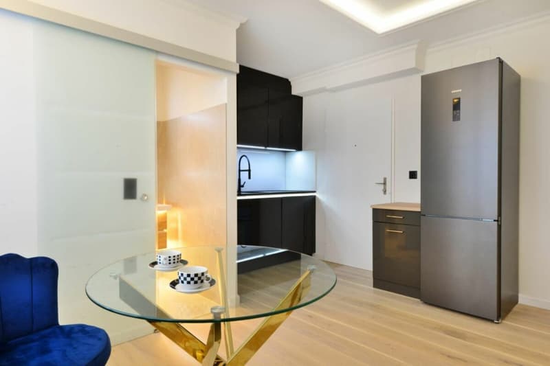 At the best location, furnished and including outdoor parking (limited until the end of August) (10)