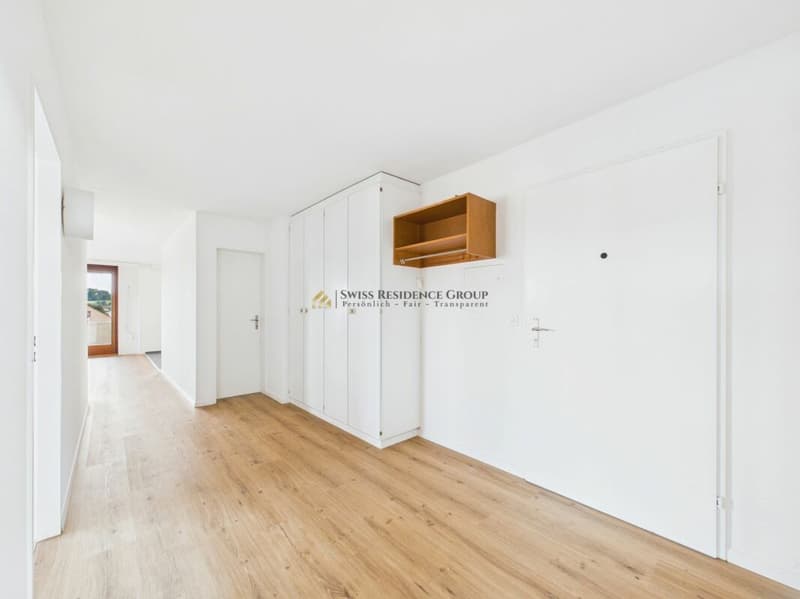 Lichtdurchflutete 4.5-Zimmer-Wohnung mit neuer Küche und schöner Aussicht (2)