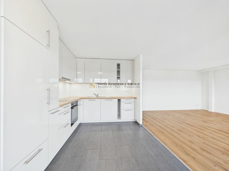 Lichtdurchflutete 4.5-Zimmer-Wohnung mit neuer Küche und schöner Aussicht (4)
