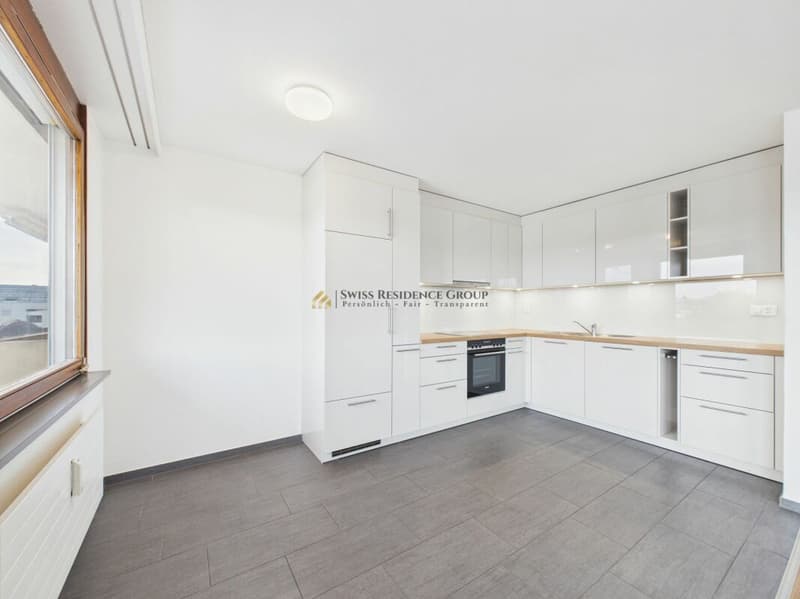 Lichtdurchflutete 4.5-Zimmer-Wohnung mit neuer Küche und schöner Aussicht (3)