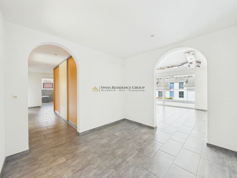 Luxury meets quality of life - Exclusive 5.5-room apartment with attractive tax rate (2)