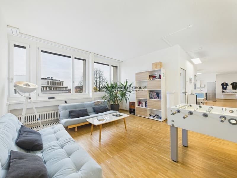 Modern Shared Office in a Prime Location (8)