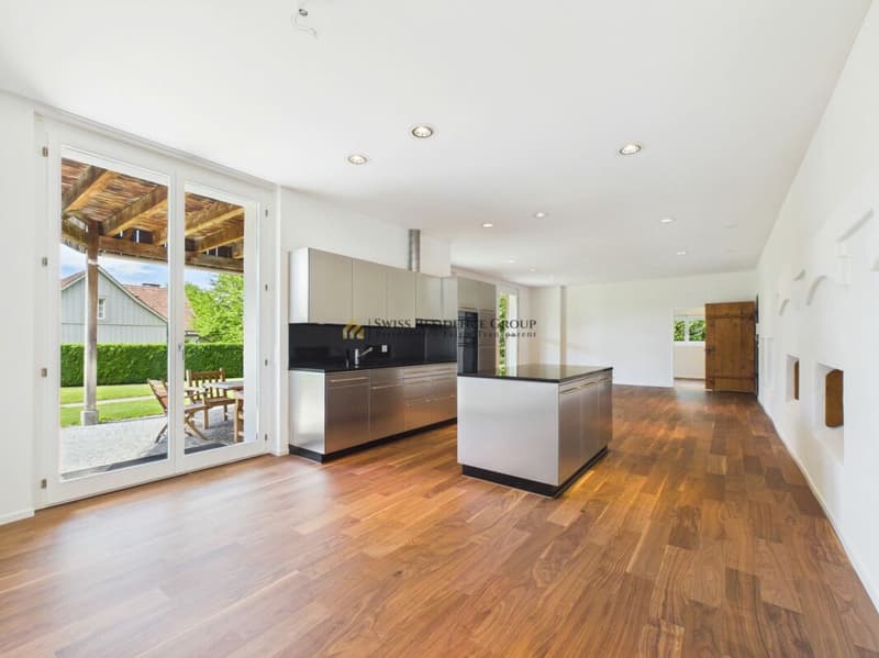 High-quality renovation with farmhouse charm, large veranda, and lake view (4)