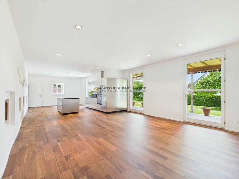 High-quality renovation with farmhouse charm, large veranda, and lake view (5)