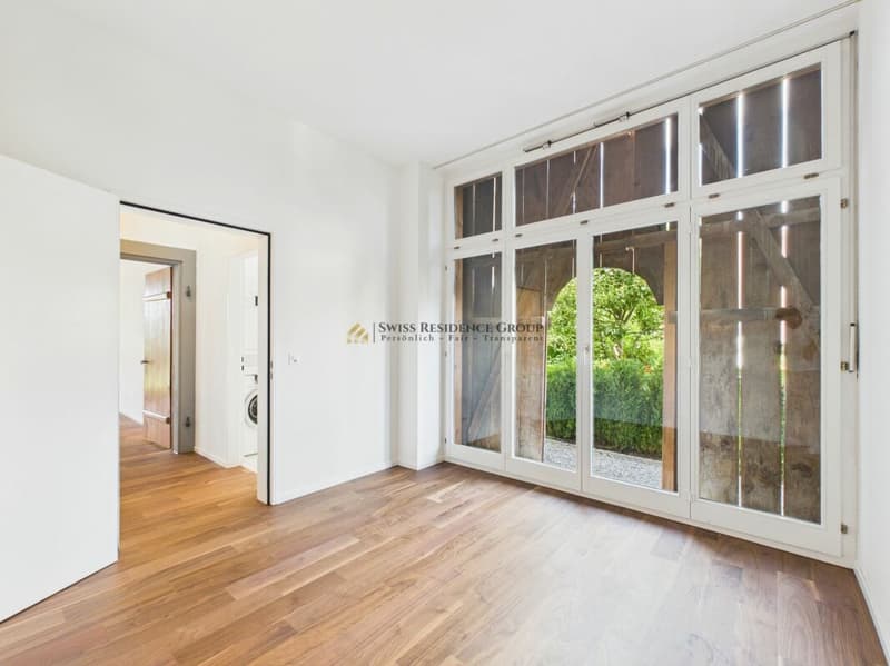 High-quality renovation with farmhouse charm, large veranda, and lake view (9)