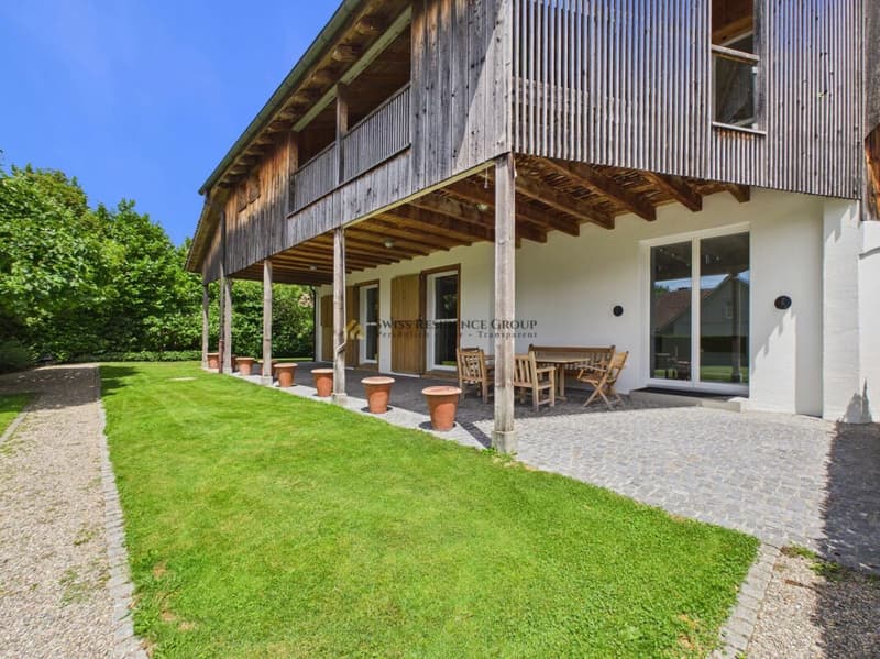 High-quality renovation with farmhouse charm, large veranda, and lake view (12)