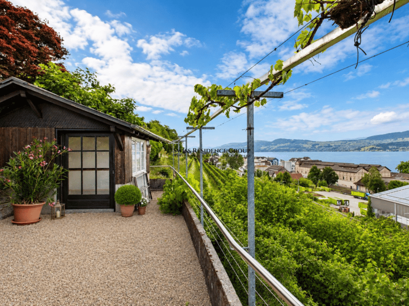 Detached house with large garden and lovely lake view (13)
