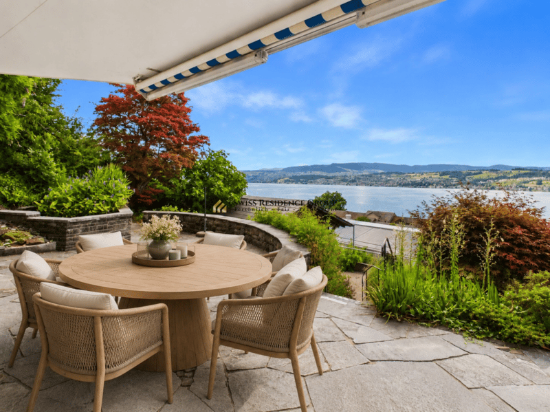 Charming single-family house with charm, garden terraces, and a wonderful lake view (1)