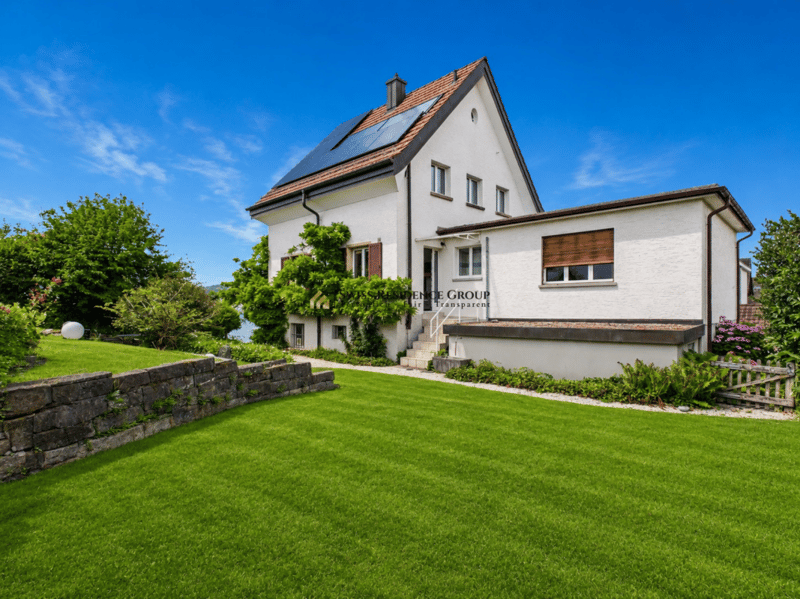 Charming single-family house with charm, garden terraces, and a wonderful lake view (2)