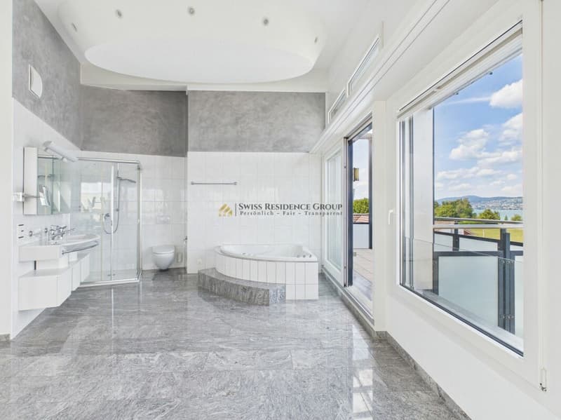 Exclusive with breathtaking lake view - private rooftop terrace - wellness oasis (8)