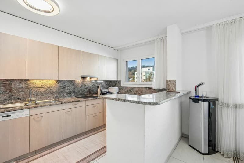 Votre nouvelle maison : 170 m² de confort de vie avec jardin d'hiver et cheminée (8)