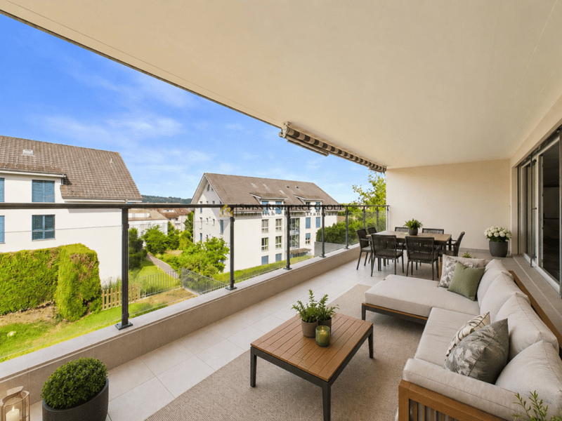 Luxury meets quality of life - Exclusive 5.5-room apartment with attractive tax rate (2)