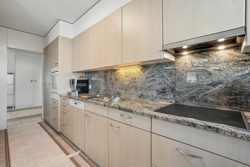 Ihr neues Zuhause: 170 m² Wohnkomfort mit Wintergarten und Cheminée (7)