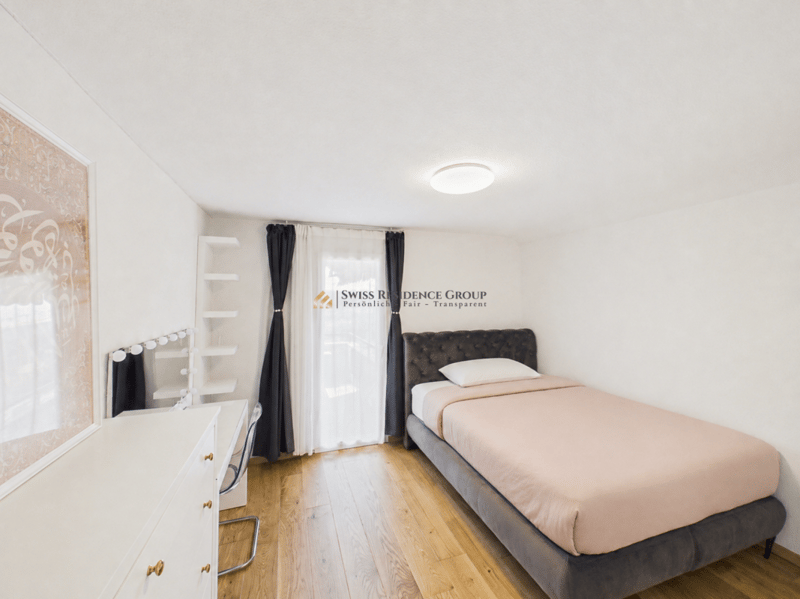 Wohnen mit Weitsicht: 7.5-Zimmer Einfamilienhaus mit Pool und grossem Garten (10)