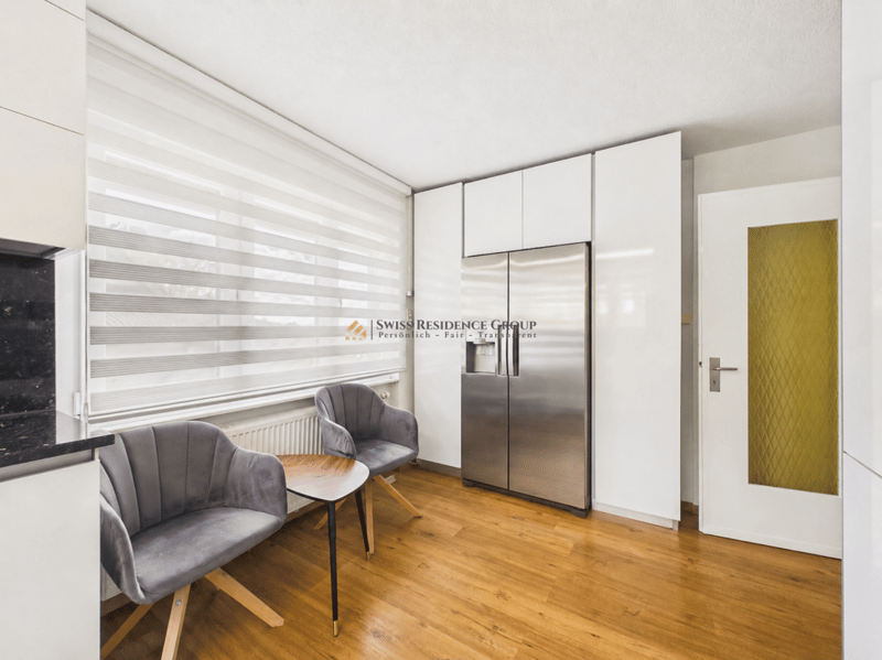 Wohnen mit Weitsicht: 7.5-Zimmer Einfamilienhaus mit Pool und grossem Garten (5)
