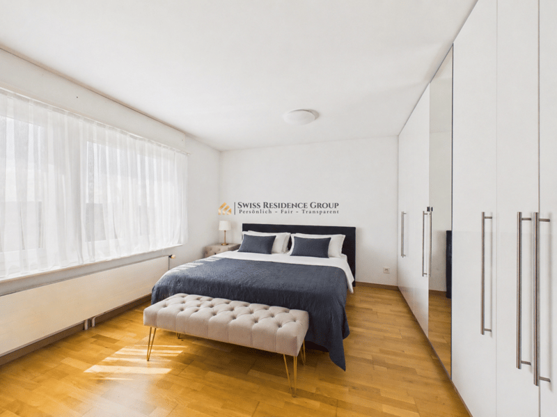 Wohnen mit Weitsicht: 7.5-Zimmer Einfamilienhaus mit Pool und grossem Garten (8)