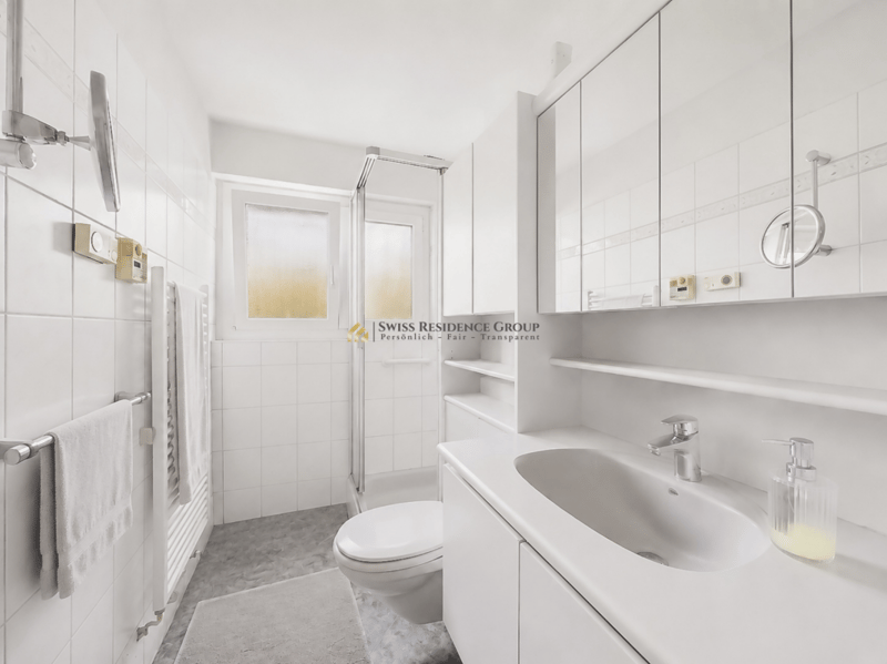 Wohnen mit Weitsicht: 7.5-Zimmer Einfamilienhaus mit Pool und grossem Garten (9)