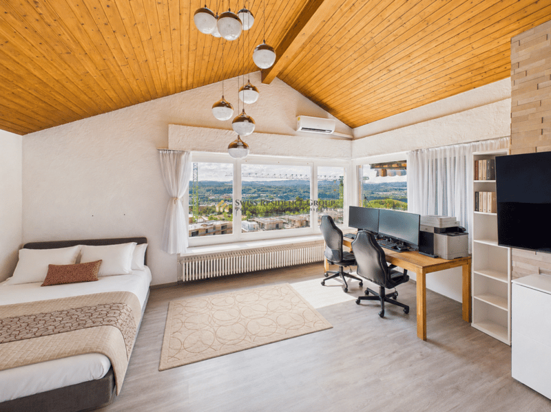 Wohnen mit Weitsicht: 7.5-Zimmer Einfamilienhaus mit Pool und grossem Garten (14)