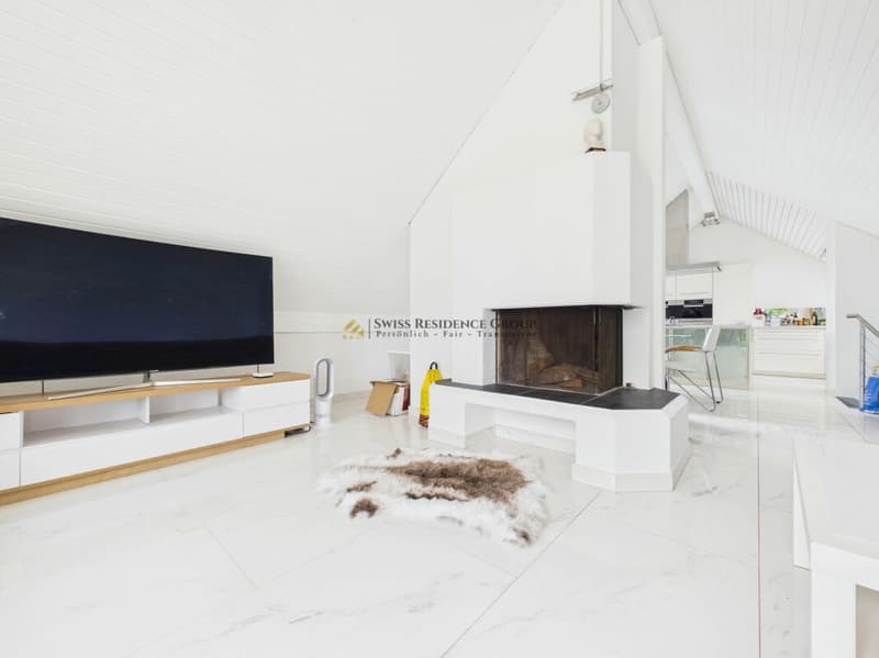 Exklusive 5.5-Zimmer-Dachwohnung mit Panoramaausblick und hochwertigem Innenausbau (2)