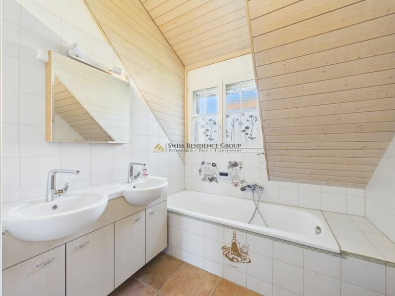 Ein Zuhause mit Charakter - 5.5 Zimmer, Pool, Pizzaofen und viel Lebensqualität (10)