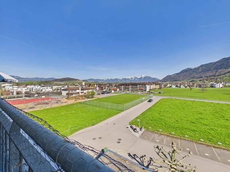 Helle Attikawohnung mit wunderschönem Ausblick auf die Berge (3)