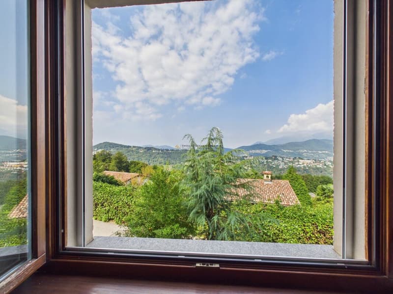 Bellissima casa con la vista mozzafiato (4)