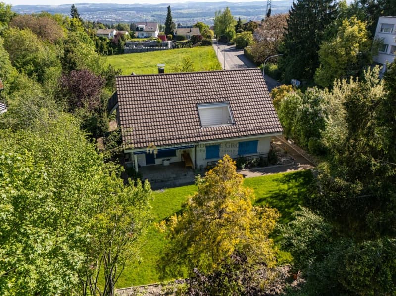 Exklusives 6.5-Zimmer-Einfamilienhaus mit grosszügigem Garten (2)