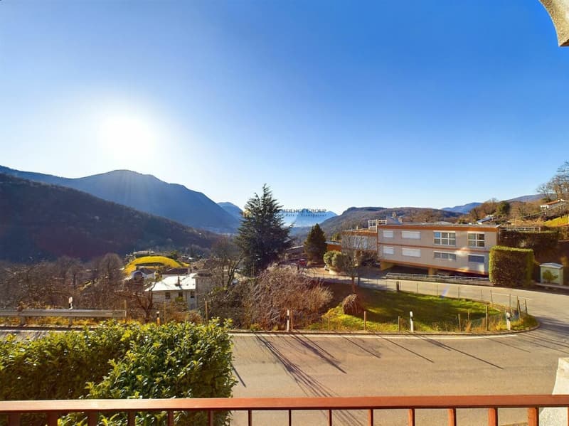 Mediterranes Wohnen mit Seeblick in Lopagno (1)