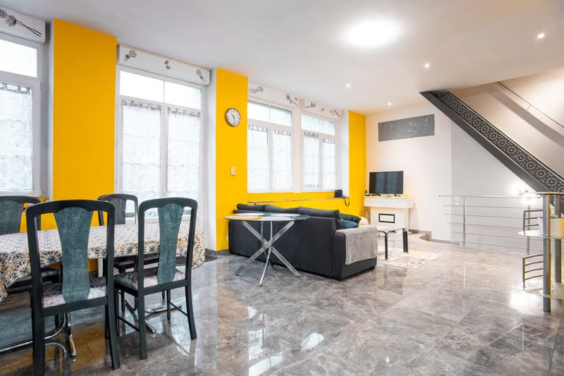 Renovated building with large independent space (4)