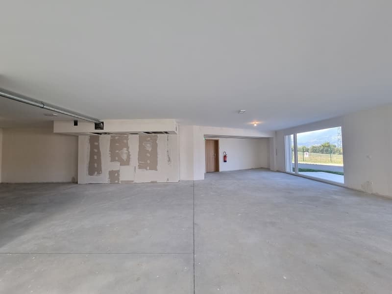 NEW ! 131 m² COMMERCIAL SPACE WITH TERRACE-GARDEN (8)