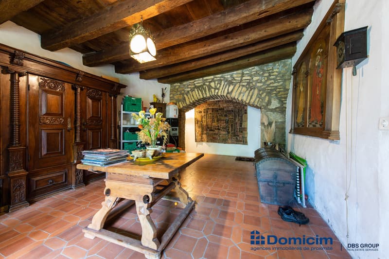 Authentic character house with 7 apartments (6)