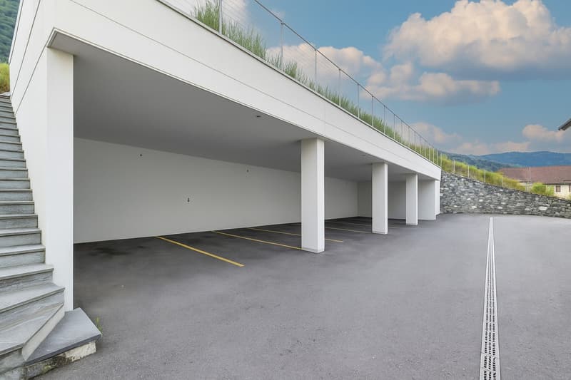 MAGNIFICENT OPPORTUNITY - BUILDING WITH INTERESTING YIELDS! (3)
