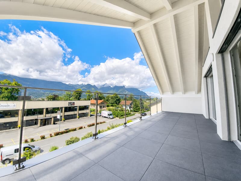 MAGNIFICENT OPPORTUNITY - BUILDING WITH INTERESTING YIELDS! (6)