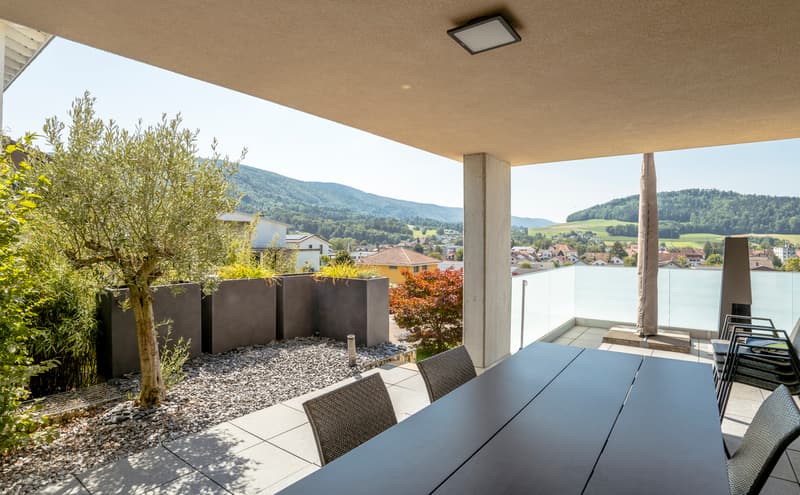 Vista panoramica per questa villa di 6.5 locali (13)