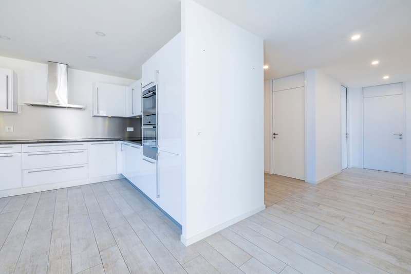 The perfect balance between location, view and comfort (12)
