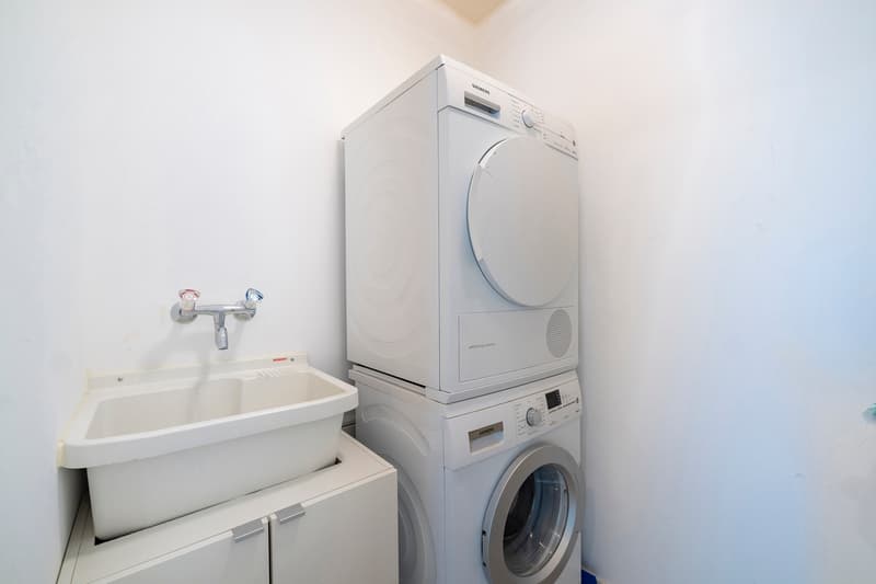 The perfect balance between location, view and comfort (13)
