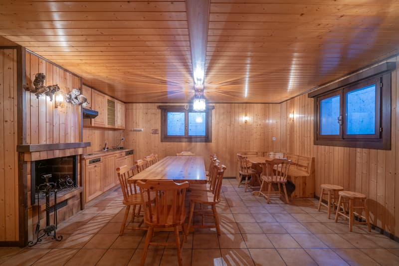 Comfort, charm and potential in an exceptional villa (10)