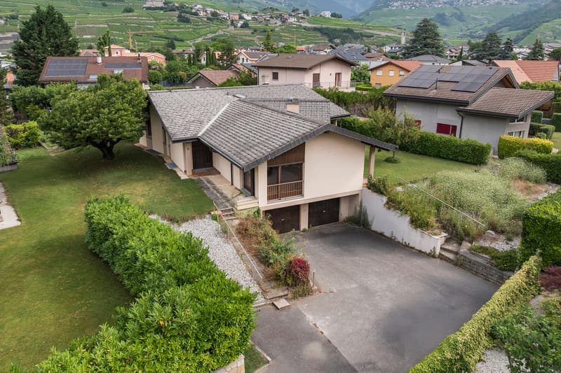 Comfort, charm and potential in an exceptional villa (13)
