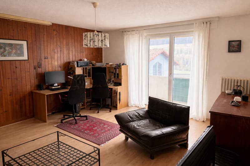 APPARTEMENT DE 3.5 PCES AU 1ER ETAGE AVEC GARAGE BOX ET PLACE EXT. (3)