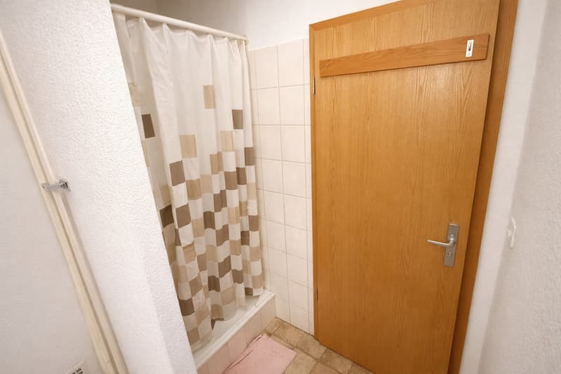 APPARTEMENT DE 3.5 PCES AU 1ER ETAGE AVEC GARAGE BOX ET PLACE EXT. (6)